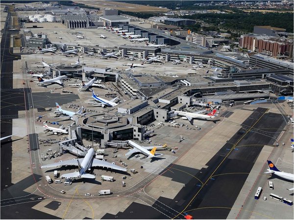 Un dron obliga a suspender tráfico en el Aeropuerto de Fráncfort