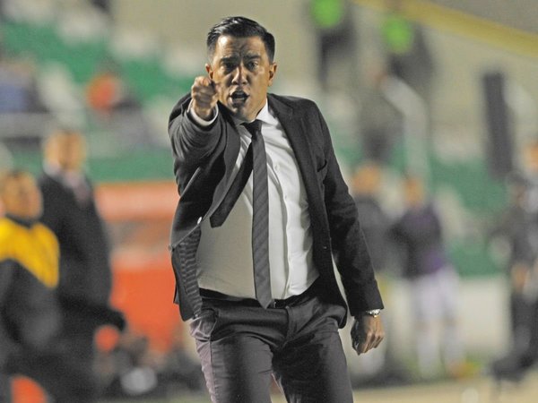 Un paraguayo trabajará con Farías en la selección de Bolivia