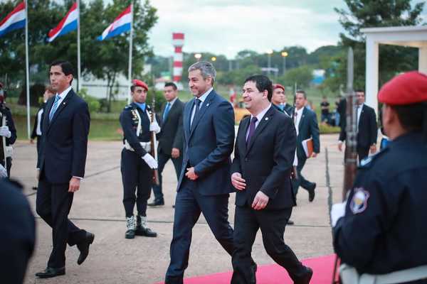 Presidente regresó al país tras participar de la asunción de Lacalle Pou en Uruguay | .::Agencia IP::.
