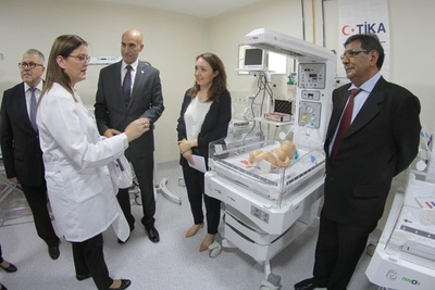Nuevos equipos para cuidados intensivos fueron inaugurados en el Materno Infantil de Trinidad | .::Agencia IP::.