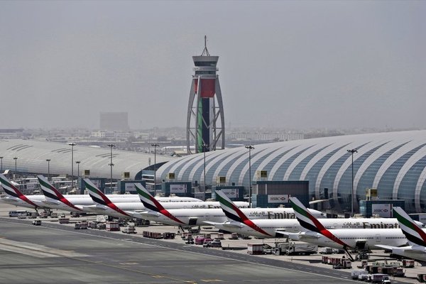 Virus asesta duro golpe a las aerolíneas del Medio Oriente