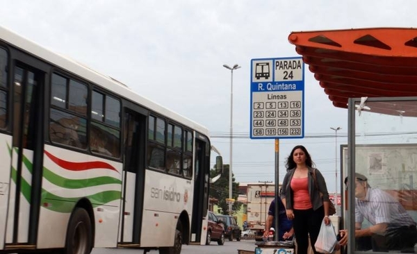HOY / Planean carril único para  buses, buscan evitar atascos  y acelerar el tránsito