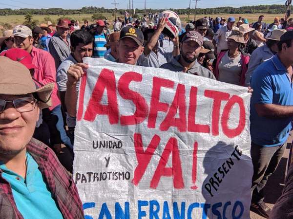 INICIAN MANIFESTACIÓN A FIN DE QUE SE CONCRETE LA RUTA DE LA PRODUCCIÓN EN CAAZAPÁ.