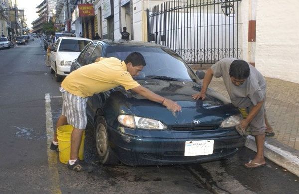 Cuidacoches repudian propuesta de subsidio y ratifican manifestación - Nacionales - ABC Color