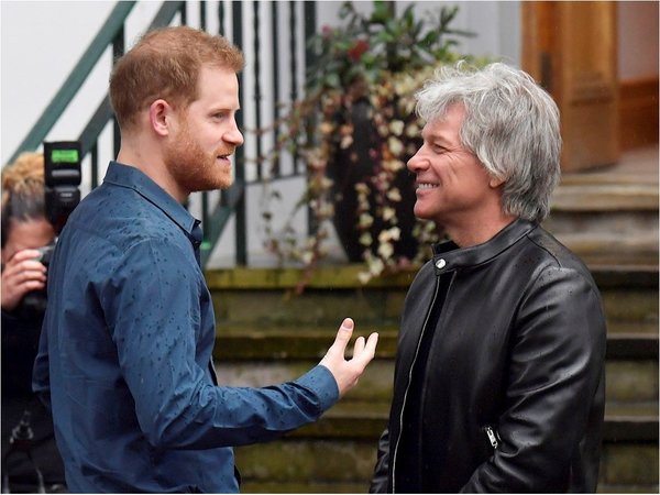 El príncipe Enrique y Jon Bon Jovi cantan en Abbey Road con fines caritativos