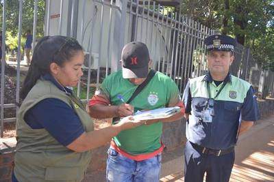 Cuidacoches anuncian movilización