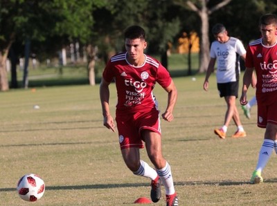 Entrenamiento vespertino con énfasis en el manejo del balón - APF