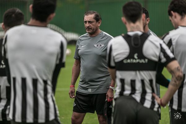 “Intentamos que el equipo juegue distinto al campeonato local” - Libertad - ABC Color