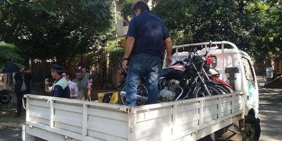 Cuidacoches “volaron” tras llegada de “zorros” | Crónica