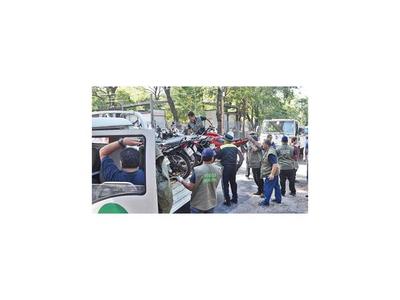 PMT levanta vehículos en medio de incidentes en zona del Poder Judicial