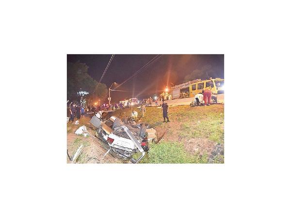 2 muertos y 4 heridos deja violento choque