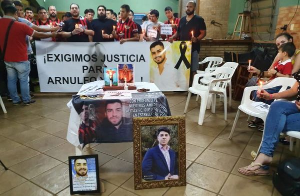 Recuerdan a víctimas de masacre en cancha - Interior - ABC Color