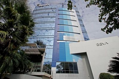 BBVA lanza su cuenta de WhatsApp verificada