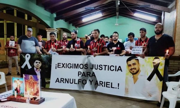 Exigen justicia para jóvenes en cancha sintética