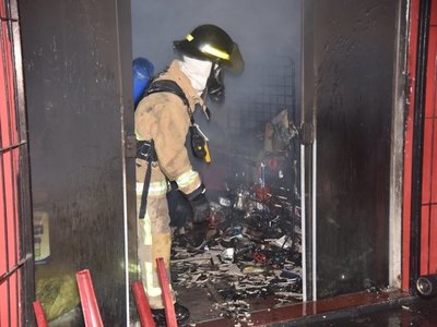 Incendio consume un negocio en Mariano Roque Alonso
