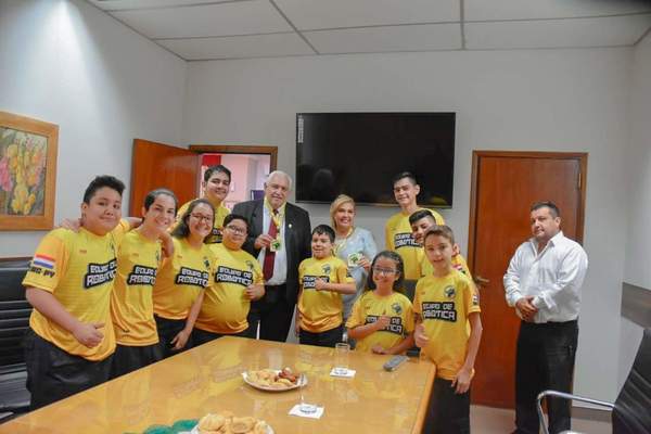 NIÑOS GESTIONAN RECURSOS RUMBO AL MUNDIAL DE ROBÓTICA EN EE.UU