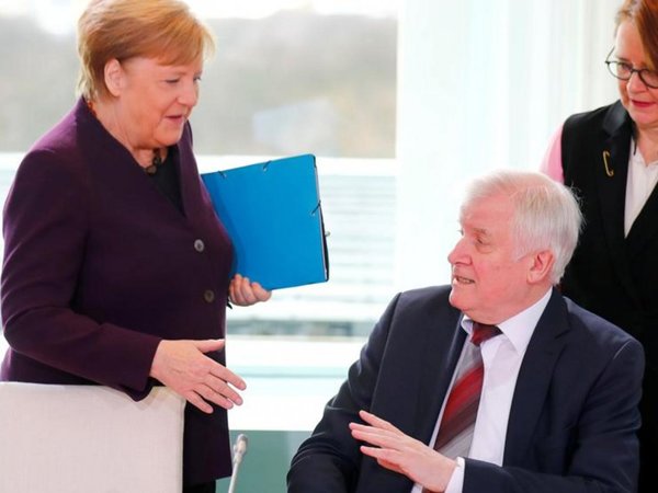 Por coronavirus, a canciller de Alemania no le pasaron la mano