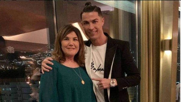 HOY / La madre de Ronaldo, internada en Funchal por un accidente cerebrovascular