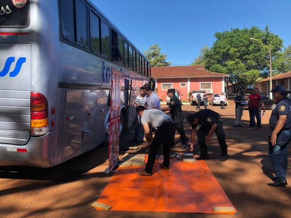Hallan marihuana en bus de turismo - ABC en el Este - ABC Color