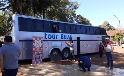 Encuentran más de mil panes de marihuana bajo el piso del colectivo