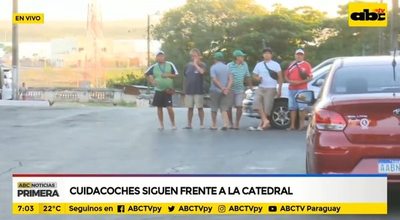 Cuidacoches siguen frente a la Catedral - ABC Noticias - ABC Color