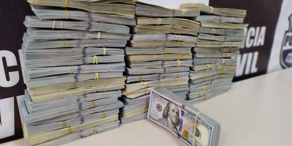 Detienen a dos PARAGUAYAS con US$ 500 mil en EFECTIVO