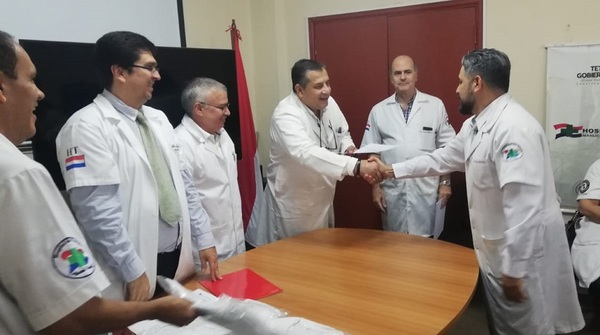 Diez nuevos cirujanos de trauma y seis traumatólogos se recibieron en el Hospital de Trauma “Manuel Giagni” | Lambaré Informativo