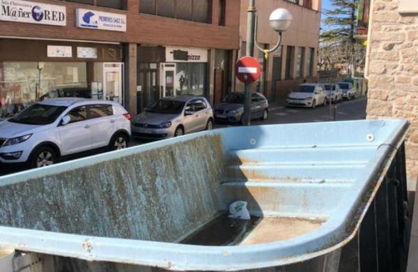 Piscina cayó de una azotea a la calle por efecto del fuerte viento - SNT