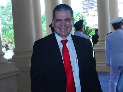 Para senador Barrios "gracias a Dios" ternados para Corte son colorados