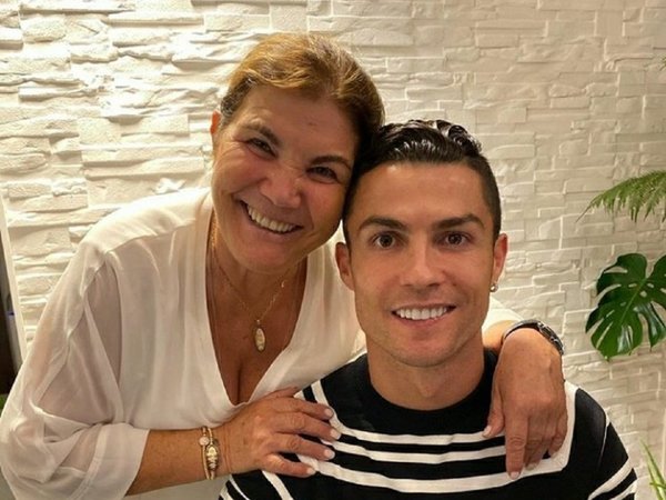 Cristiano Ronaldo llega a Madeira para visitar a su madre en hospital