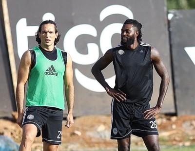 Roque o Adebayor para el estreno
