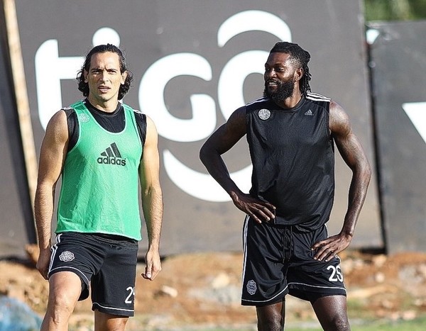 Roque o Adebayor para el estreno