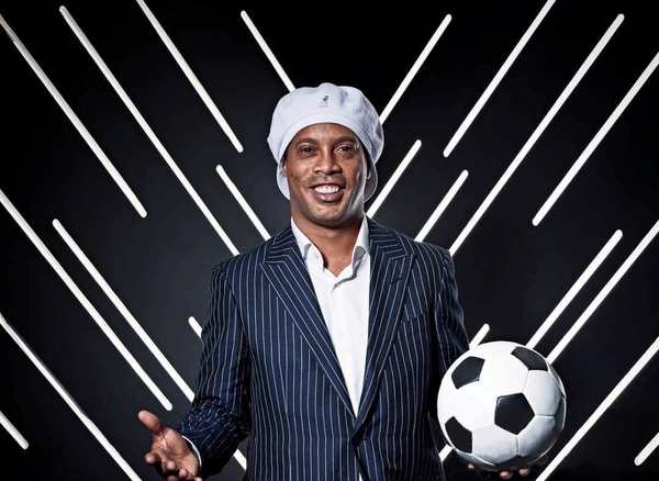 Ronaldinho Gaúcho llega a Paraguay para presentar proyecto solidario