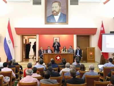 Consenso en la ANR 'requerirá necesariamente la participación directa de Mario Abdo y Cartes', afirman