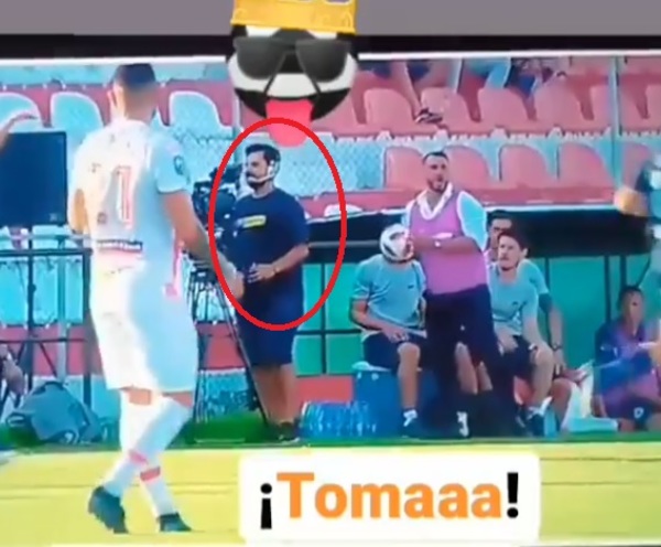 Camarógrafo la movió como Ronaldinho y se hizo viral