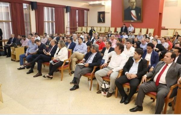 Caldeada reunión en ANR: proponen encuentro entre líderes de HC y Añetete