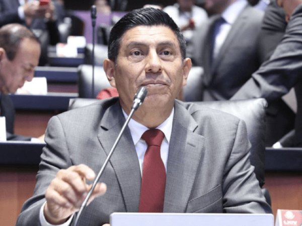 Senador propone prohibir canciones de reguetón con letras machistas
