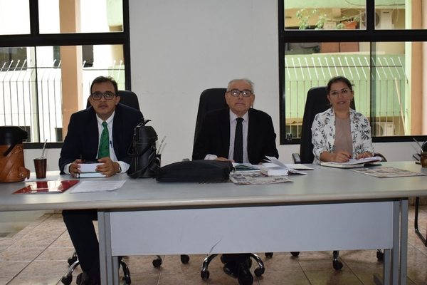 Condenado a 15 años de prisión por manosear a sus hijastras - ABC en el Este - ABC Color