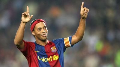 Ronaldinho llega mañana a nuestro país - Fútbol - ABC Color