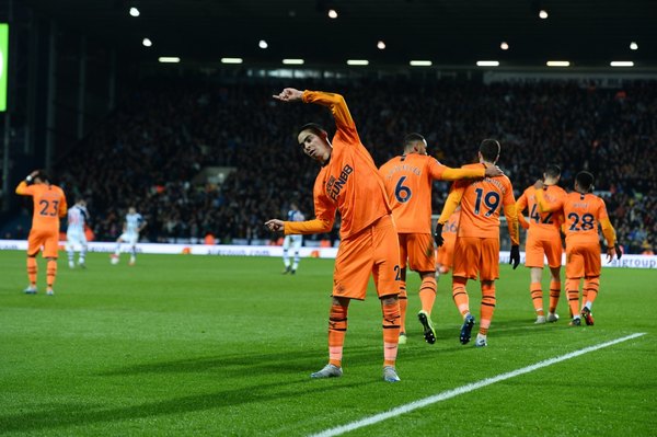 Almirón definió estupendamente para el gol del Newcastle en FA Cup