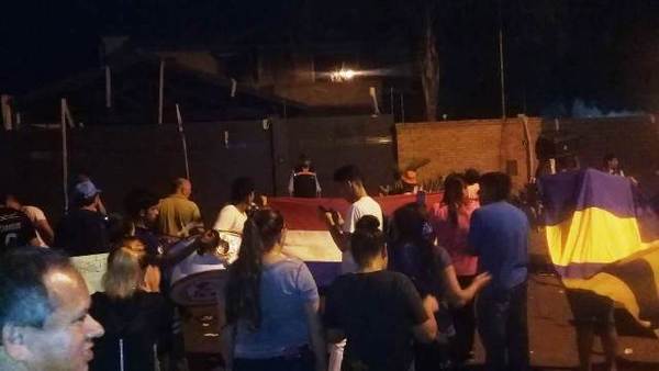 Escrache a intendente acaba con incidentes •