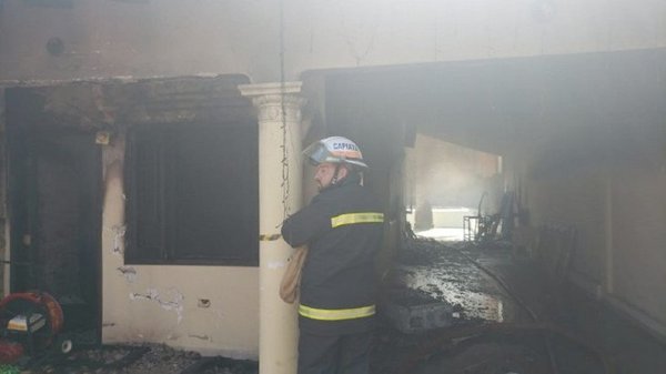Vivienda arde en llamas en Capiatá | Noticias Paraguay