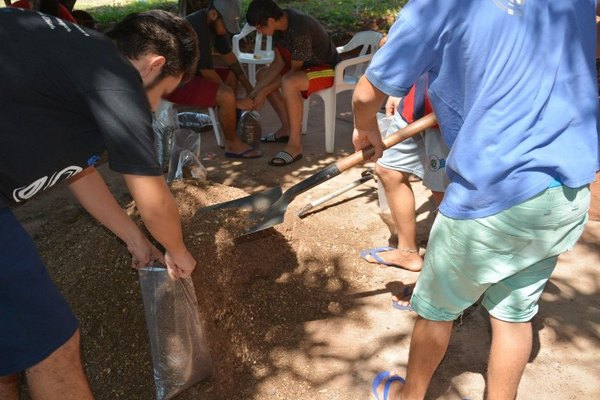 Elaboran abono orgánico en el Centro Educativo Itauguá | Lambaré Informativo