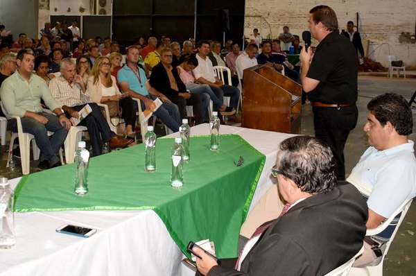 Autoridades socializan proyecto de saneamiento y mejoras del sistema de agua potable | Lambaré Informativo