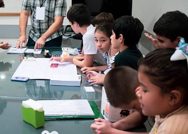 OMAPA culmina plan piloto sobre pensamiento computacional de proyecto Irûmi con niños | Lambaré Informativo