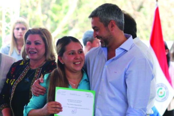 Gobierno empodera a 800 mujeres con microproyectos | Lambaré Informativo