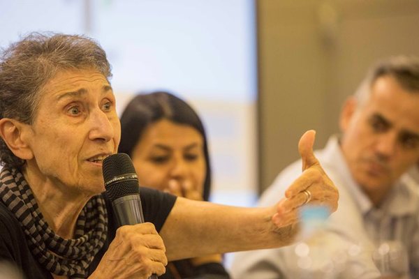 Presentan libro que analiza la economía desde una perspectiva feminista | Lambaré Informativo