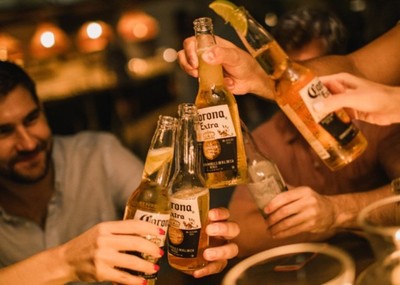 Corona realizó una activación denominada Corona Hours en Tava Glamping | Lambaré Informativo