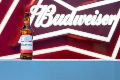 Budweiser presenta nueva botella en el concierto de Keane | Lambaré Informativo