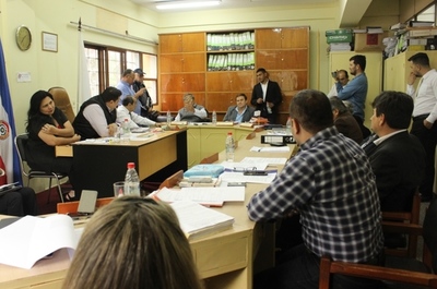 Postergan decisión sobre intervención ante descalabro financiero municipal | Lambaré Informativo